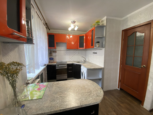 Продам трехкомнатную (3-комн.) квартиру, Победы пр-кт, 25, Нижневартовск г