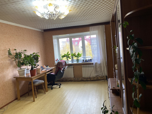 Продам трехкомнатную (3-комн.) квартиру, Победы пр-кт, 25, Нижневартовск г