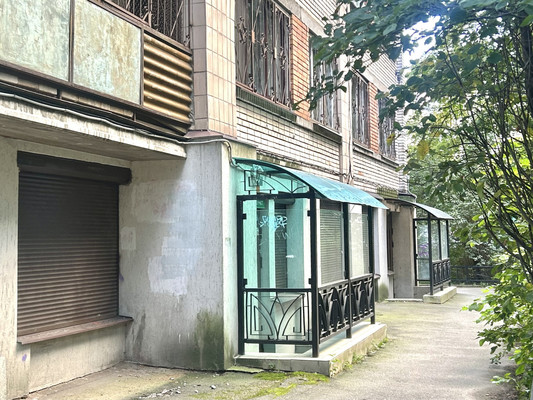 Продам торговое помещение 150 м2, 2-й Муринский пр-кт, 39, Санкт-Петербург г