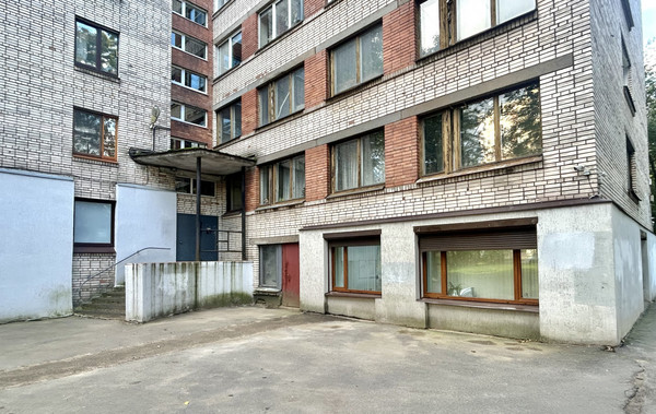 Продам торговое помещение 150 м2, 2-й Муринский пр-кт, 39, Санкт-Петербург г