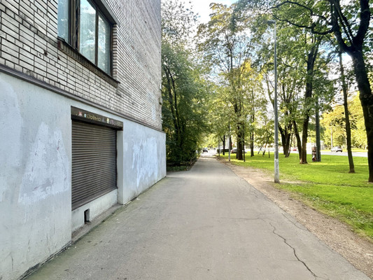 Продам торговое помещение 150 м2, 2-й Муринский пр-кт, 39, Санкт-Петербург г