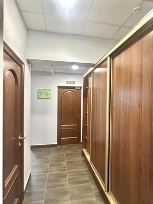 Продам торговое помещение 150 м2, 2-й Муринский пр-кт, 39, Санкт-Петербург г