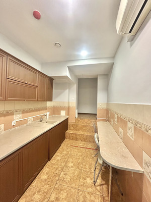 Продам торговое помещение 150 м2, 2-й Муринский пр-кт, 39, Санкт-Петербург г