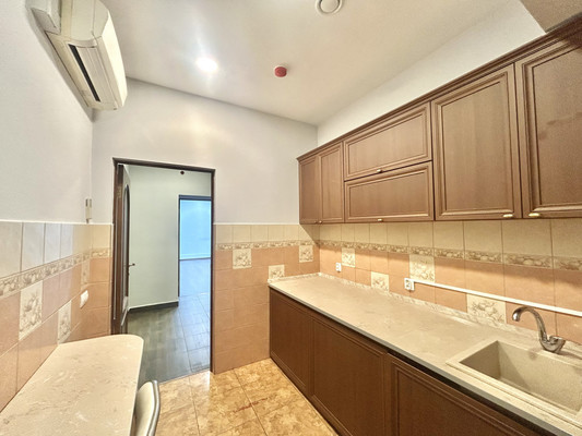 Продам торговое помещение 150 м2, 2-й Муринский пр-кт, 39, Санкт-Петербург г