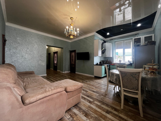 Продам трехкомнатную (3-комн.) квартиру, Мечникова ул, 175, Нальчик г