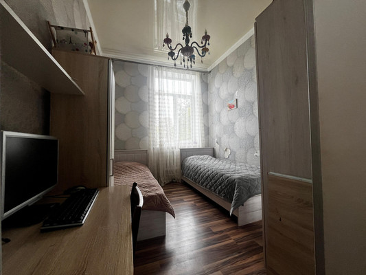 Продам трехкомнатную (3-комн.) квартиру, Мечникова ул, 175, Нальчик г