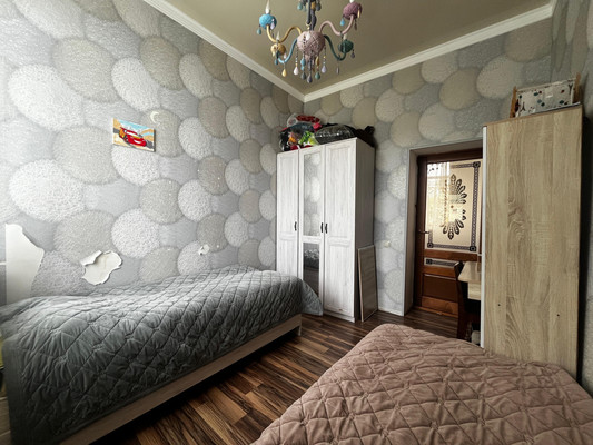 Продам трехкомнатную (3-комн.) квартиру, Мечникова ул, 175, Нальчик г