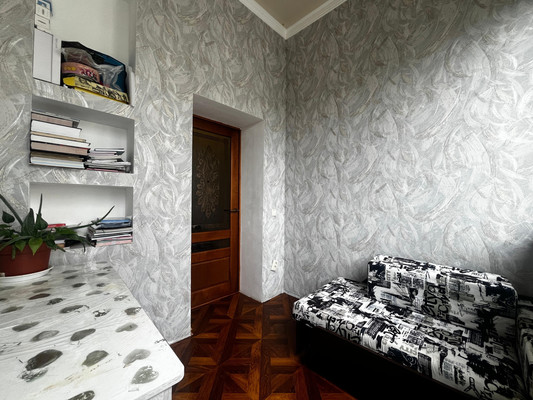 Продам трехкомнатную (3-комн.) квартиру, Мечникова ул, 175, Нальчик г