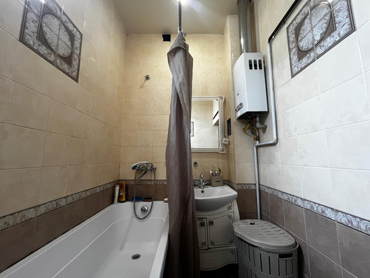 Продам трехкомнатную (3-комн.) квартиру, Мечникова ул, 175, Нальчик г