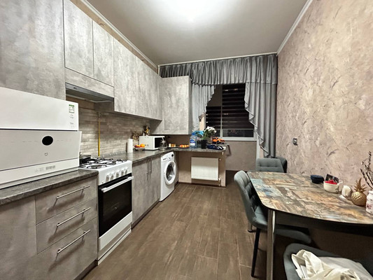 Продам однокомнатную (1-комн.) квартиру, Ковыльная ул, 94, Симферополь г