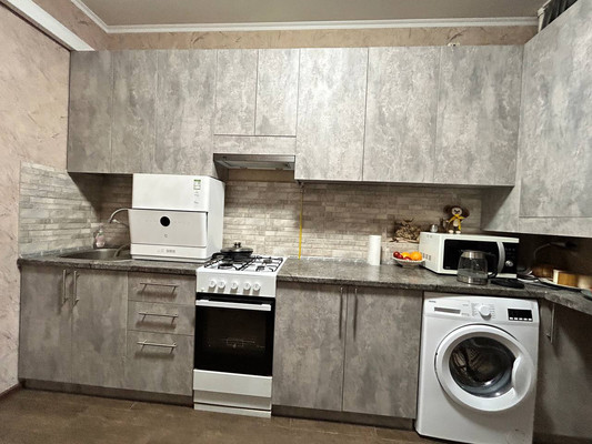 Продам однокомнатную (1-комн.) квартиру, Ковыльная ул, 94, Симферополь г