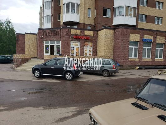 Продам коммерческое помещение 44,7 м2, 4 мкр, 46к2, Тихвин г