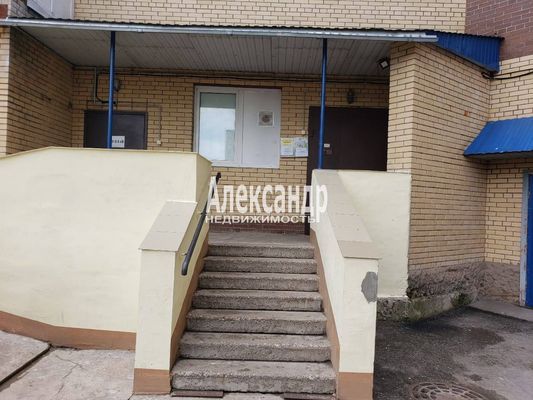 Продам коммерческое помещение 44,7 м2, 4 мкр, 46к2, Тихвин г