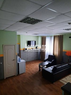 Продам коммерческое помещение 44,7 м2, 4 мкр, 46к2, Тихвин г