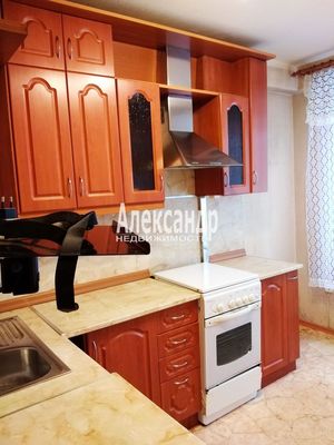 Продам однокомнатную (1-комн.) квартиру, Маршала Блюхера пр-кт, 65, Санкт-Петербург г