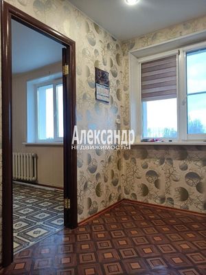 Продам 2-комн. в 3-комн. квартире, Учебный городок ул, 7, Тихвин г