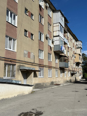 Продам двухкомнатную (2-комн.) квартиру, Осипенко ул, 20, Нальчик г