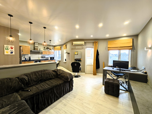 Продам трехкомнатную (3-комн.) квартиру, Дзержинского пр-кт, 183, Новороссийск г