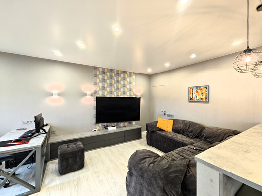 Продам трехкомнатную (3-комн.) квартиру, Дзержинского пр-кт, 183, Новороссийск г