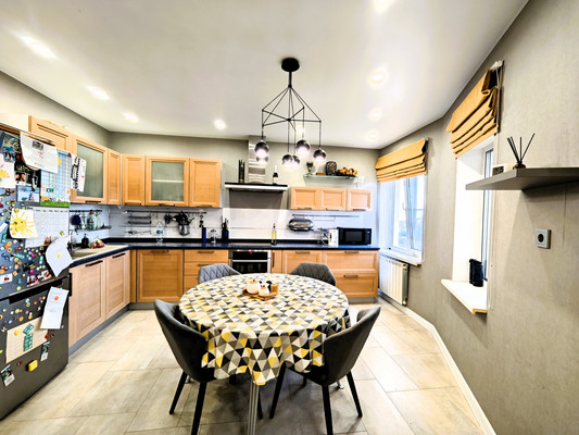 Продам трехкомнатную (3-комн.) квартиру, Дзержинского пр-кт, 183, Новороссийск г