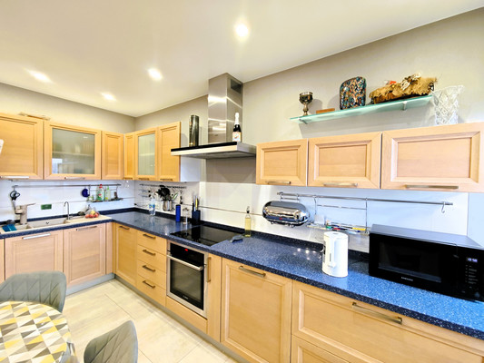 Продам трехкомнатную (3-комн.) квартиру, Дзержинского пр-кт, 183, Новороссийск г