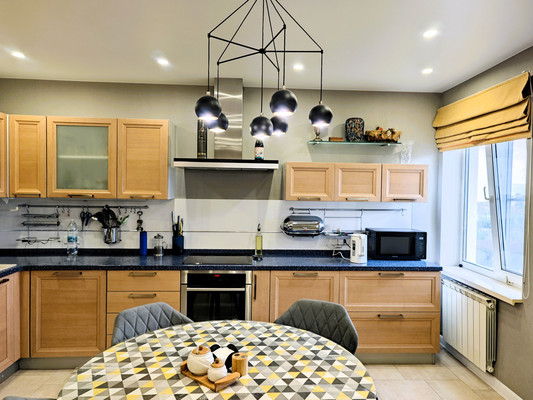 Продам трехкомнатную (3-комн.) квартиру, Дзержинского пр-кт, 183, Новороссийск г