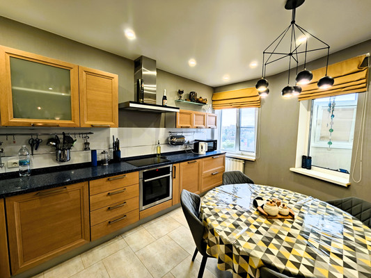 Продам трехкомнатную (3-комн.) квартиру, Дзержинского пр-кт, 183, Новороссийск г