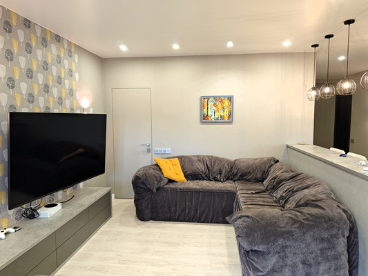 Продам трехкомнатную (3-комн.) квартиру, Дзержинского пр-кт, 183, Новороссийск г