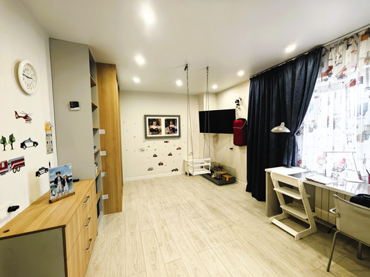 Продам трехкомнатную (3-комн.) квартиру, Дзержинского пр-кт, 183, Новороссийск г