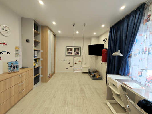 Продам трехкомнатную (3-комн.) квартиру, Дзержинского пр-кт, 183, Новороссийск г