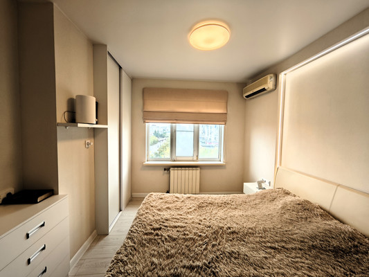 Продам трехкомнатную (3-комн.) квартиру, Дзержинского пр-кт, 183, Новороссийск г