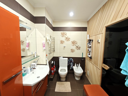 Продам трехкомнатную (3-комн.) квартиру, Дзержинского пр-кт, 183, Новороссийск г