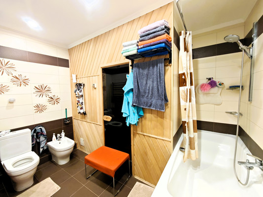 Продам трехкомнатную (3-комн.) квартиру, Дзержинского пр-кт, 183, Новороссийск г