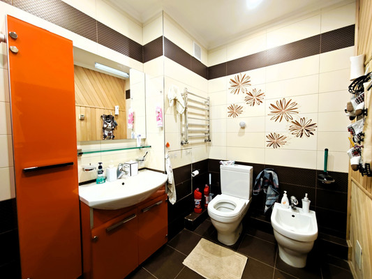 Продам трехкомнатную (3-комн.) квартиру, Дзержинского пр-кт, 183, Новороссийск г