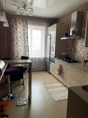 Продам трехкомнатную (3-комн.) квартиру, Красина ул, 50, Ишим г