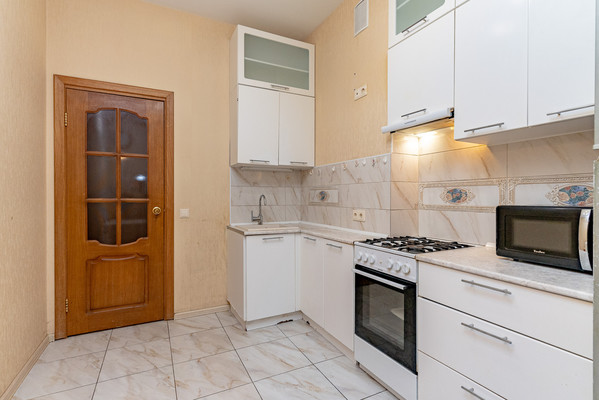 Продам трехкомнатную (3-комн.) квартиру, Конная ул, 26А, Санкт-Петербург г