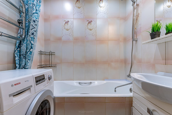 Продам трехкомнатную (3-комн.) квартиру, Конная ул, 26А, Санкт-Петербург г