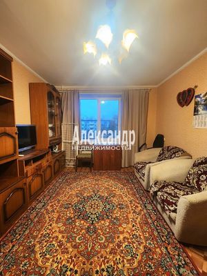 Продам однокомнатную (1-комн.) квартиру, Ленина пр-кт, 15, Кириши г