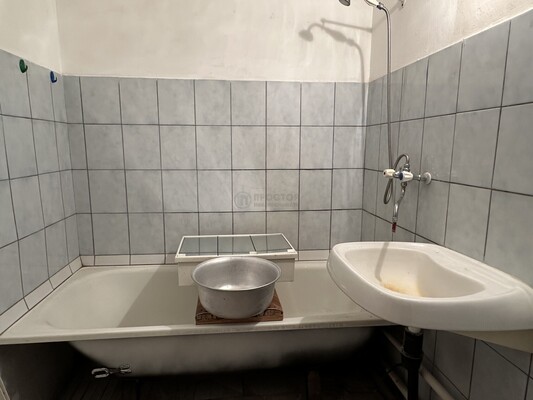 Продам двухкомнатную (2-комн.) квартиру, Ялтинская ул, 12, Москва г