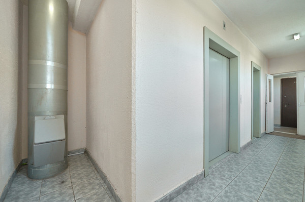 Продам трехкомнатную (3-комн.) квартиру, Вяземская ул, 12к1, Москва г