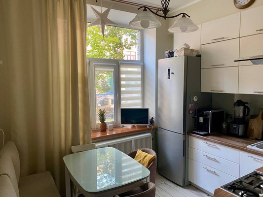 Продам трехкомнатную (3-комн.) квартиру, 20-я В.О. линия, 3В, Санкт-Петербург г