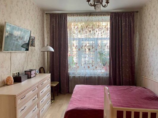 Продам трехкомнатную (3-комн.) квартиру, 20-я В.О. линия, 3В, Санкт-Петербург г