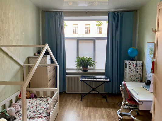 Продам трехкомнатную (3-комн.) квартиру, 20-я В.О. линия, 3В, Санкт-Петербург г