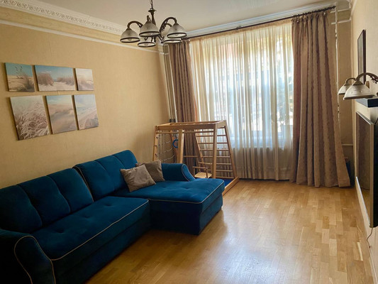 Продам трехкомнатную (3-комн.) квартиру, 20-я В.О. линия, 3В, Санкт-Петербург г