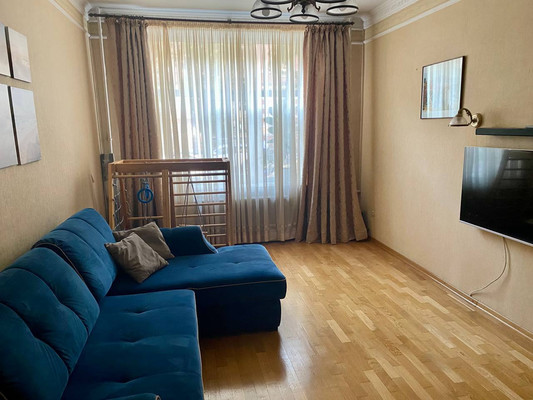 Продам трехкомнатную (3-комн.) квартиру, 20-я В.О. линия, 3В, Санкт-Петербург г