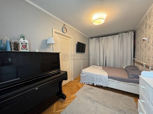 Продам двухкомнатную (2-комн.) квартиру, Стратонавтов проезд, 16к1, Москва г