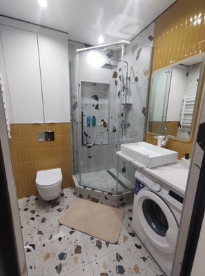 Продам трехкомнатную (3-комн.) квартиру, Газгольдерная ул, 10, Москва г