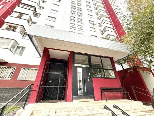 Продам трехкомнатную (3-комн.) квартиру, Миклухо-Маклая ул, 20, Москва г