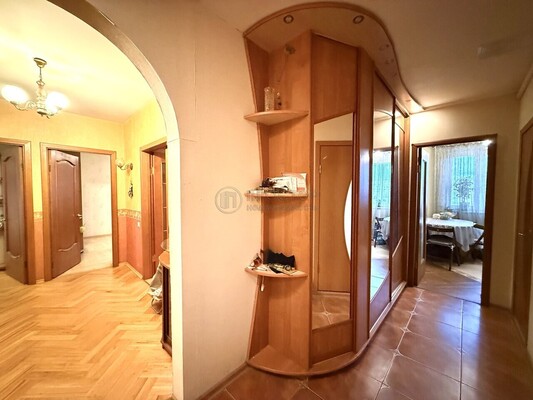 Продам трехкомнатную (3-комн.) квартиру, Миклухо-Маклая ул, 20, Москва г