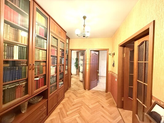Продам трехкомнатную (3-комн.) квартиру, Миклухо-Маклая ул, 20, Москва г